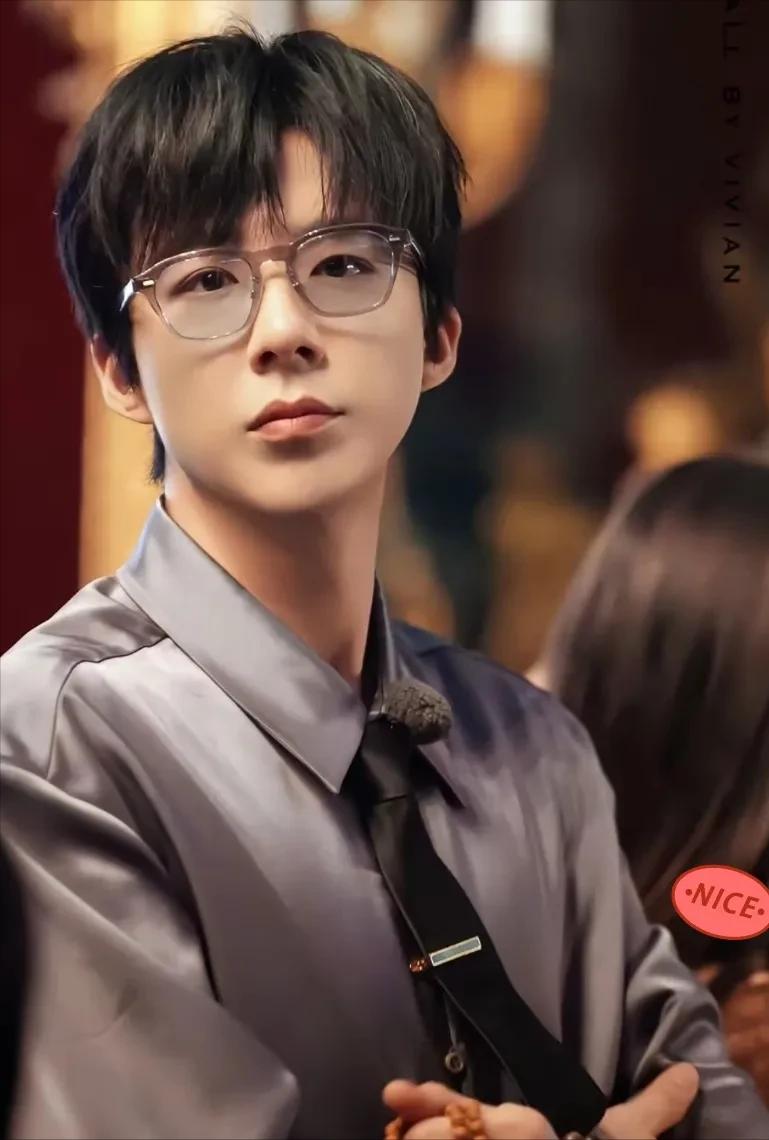 刘宇宁早就看透了娱乐圈，所以不签约任何公司，自从2020年底与直播公司合约到期