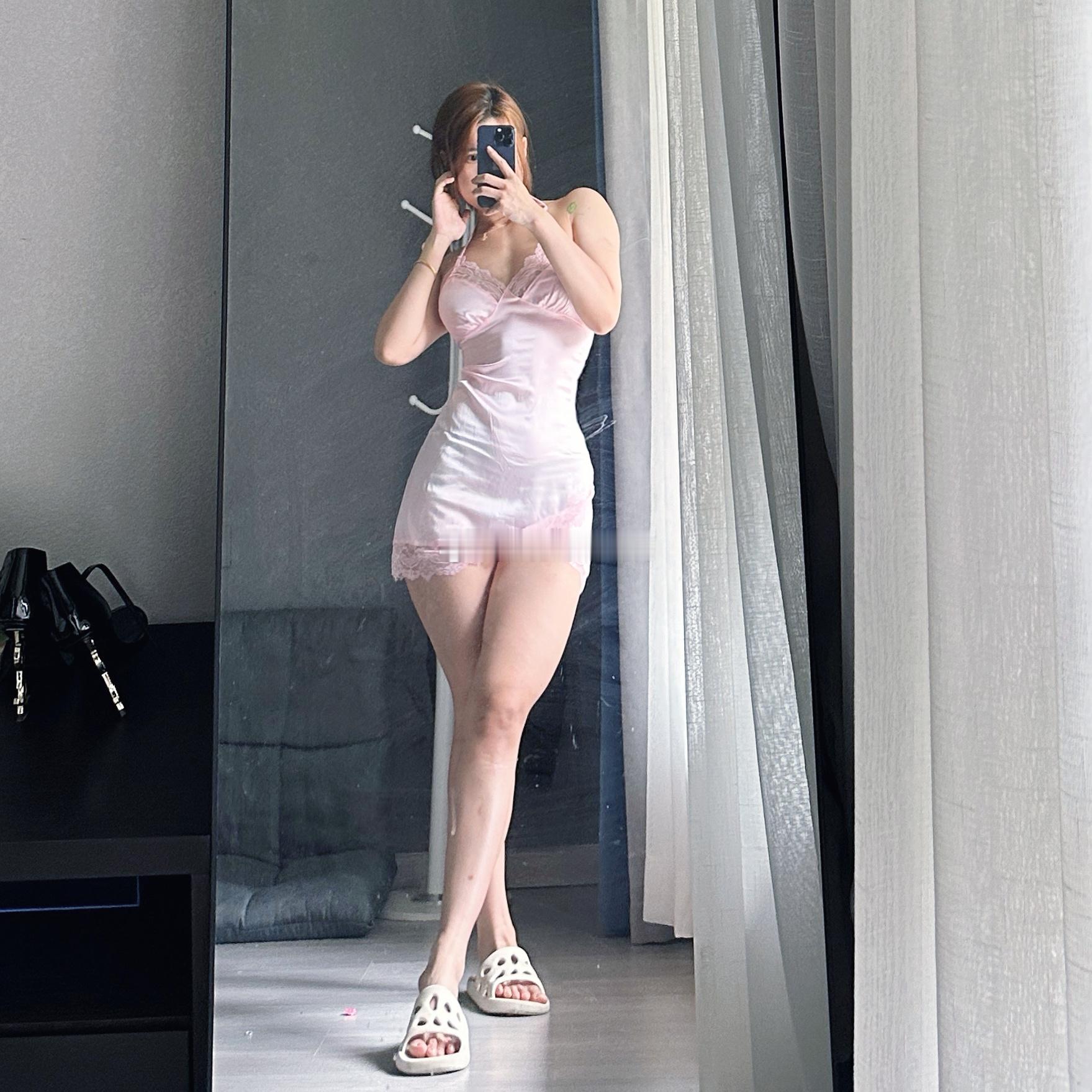 穿小裙裙的肌肉女。[笑着哭]​​​