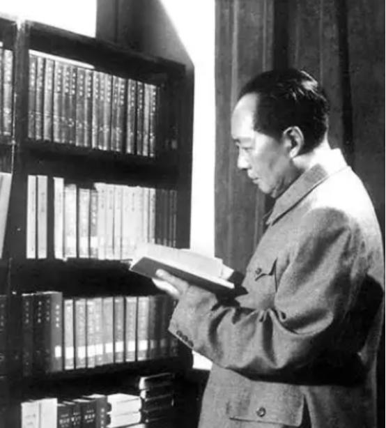 为啥近代连小国都敢踩中国？毛主席早已看透：根本问题出在我们自己身上！  毛