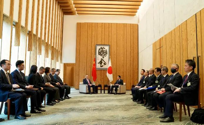 沉寂2天后！日本议员把现实摊开了：中方要求高市早苗撤回涉台言论并道歉，但从