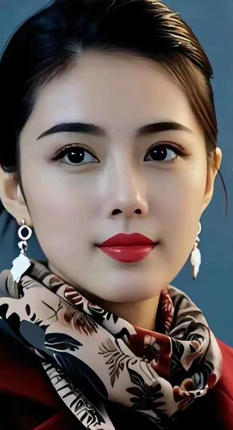 优雅气质，红唇诱惑，时尚穿搭