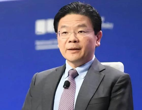 黄循财在瑞士达沃斯论坛脱稿补了一句：出口芯片到“任何中国”都须额外审查。话音落地