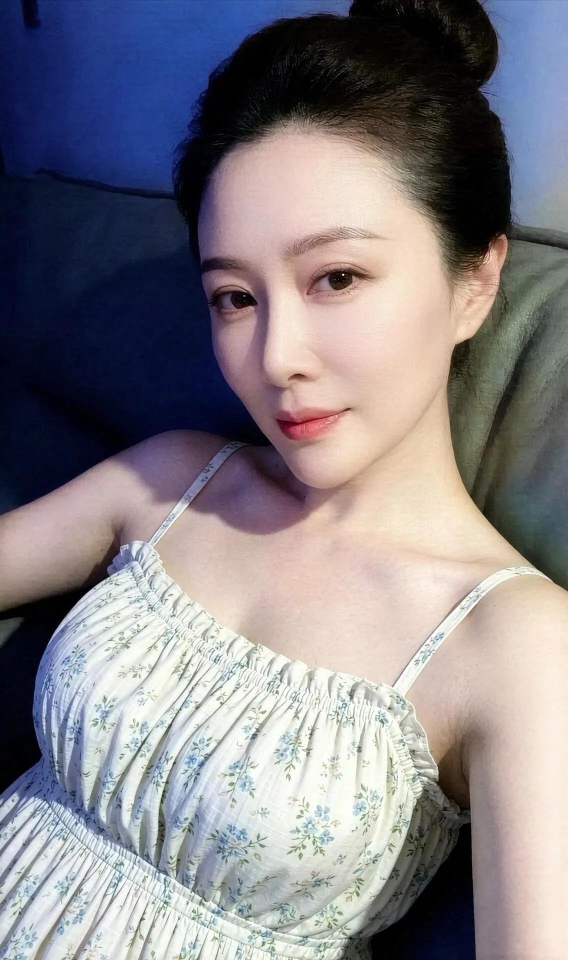 和处了1年多的对象感情很深，快订婚了。但是，曾在一起4年、后来离我而去的前女友回