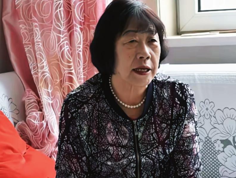 1981年，内蒙一男生考上大学，向女老师报喜，女老师高兴的从兜里掏出20块