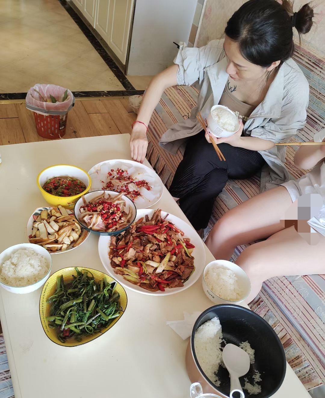 白色的是啥，还撒辣椒正常拍摄，无不良引导