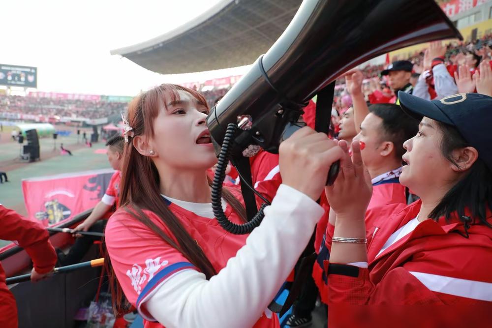 拿张家界和永州两地的主场氛围和球迷热情来说，就足以说明湘超城市足球联赛的流量