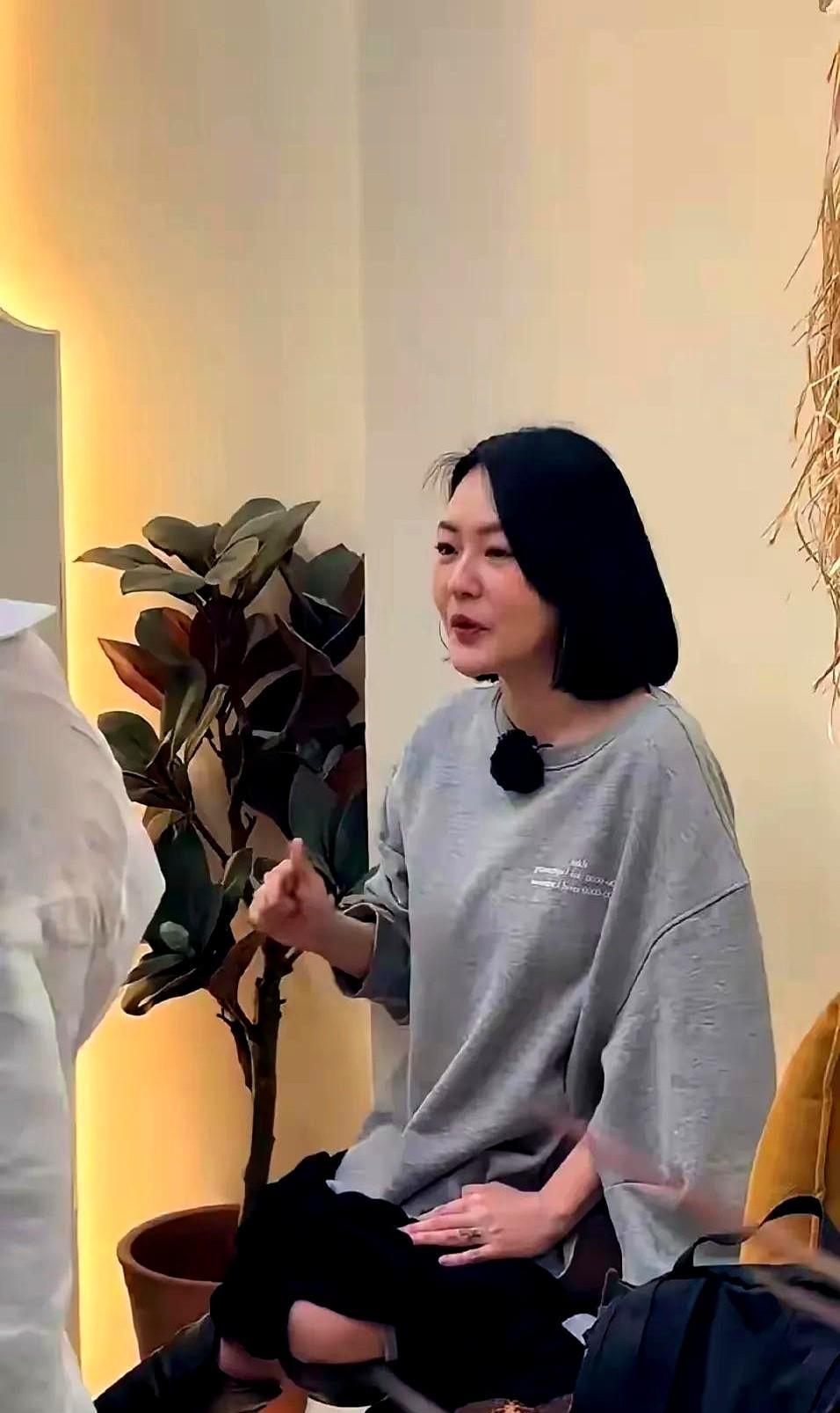 想看憔悴萎靡？想看崩溃痛哭？想看伤心欲绝？在韩国撞见小S的你，看到了啥？
