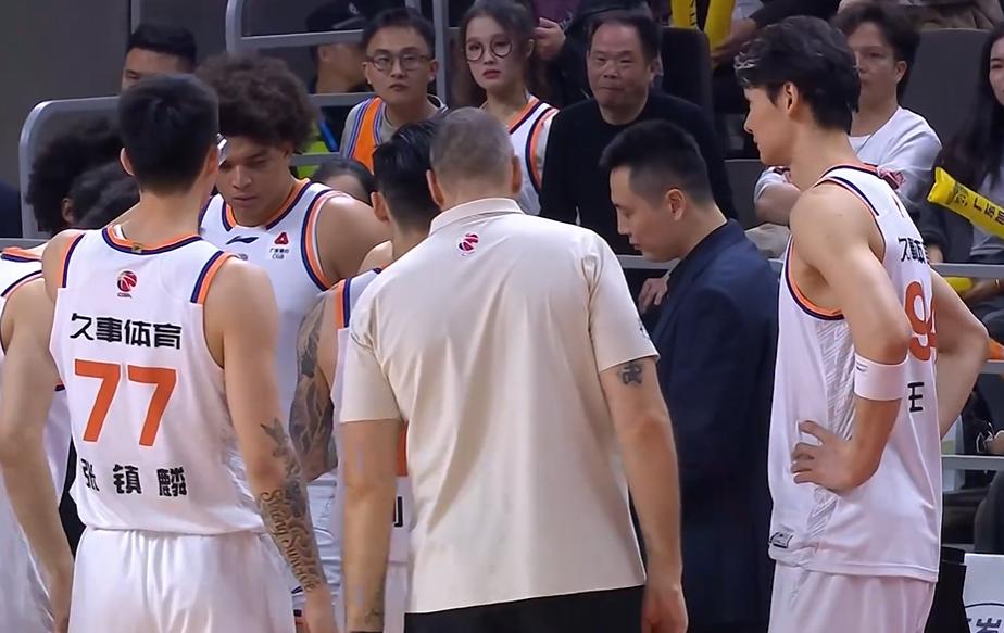 上海首节29-11领先广东三位关键人：北京时间1月15日，上海首节战罢29-1