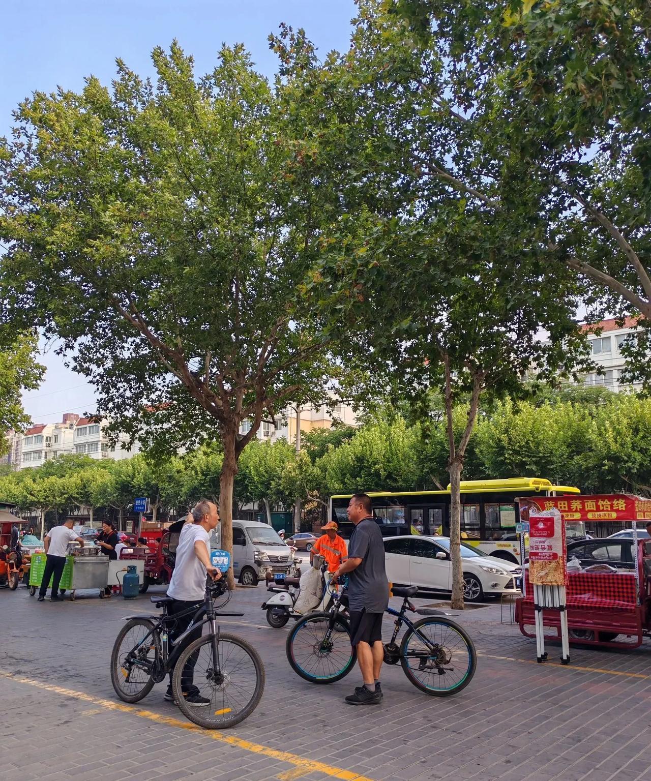 大叔的生活真精彩。8月4日，我再来陕汽车城，8点半路过马家湾，走在长庆大街上，
