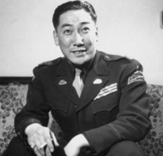 1997年，蒋纬国病逝。100岁的宋美龄接到消息立刻登机赶回台湾，到医院马上查账