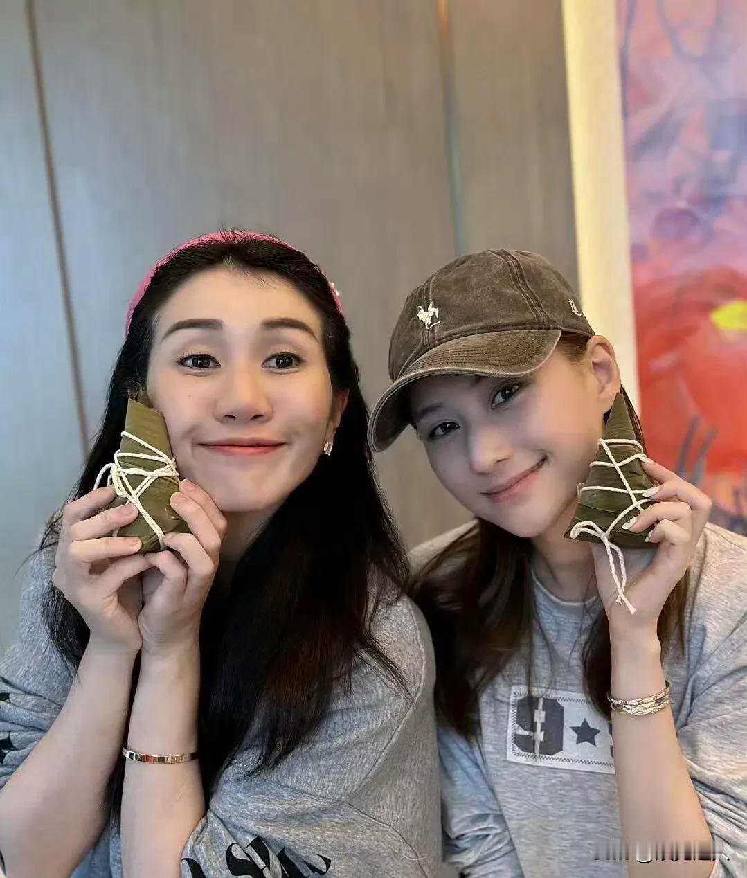 发现个挺有意思的事儿，不知道你们注意到没？赌王不在之后，三房的何超莲和四房的何超