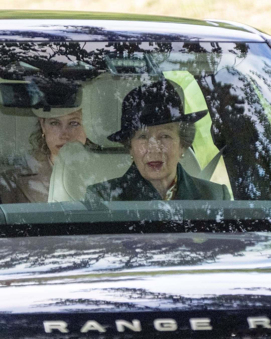 英国王室🇬🇧8月23日，国王夫妇、威尔士亲王夫妇、乔治王子、爱丁堡公爵夫妇、
