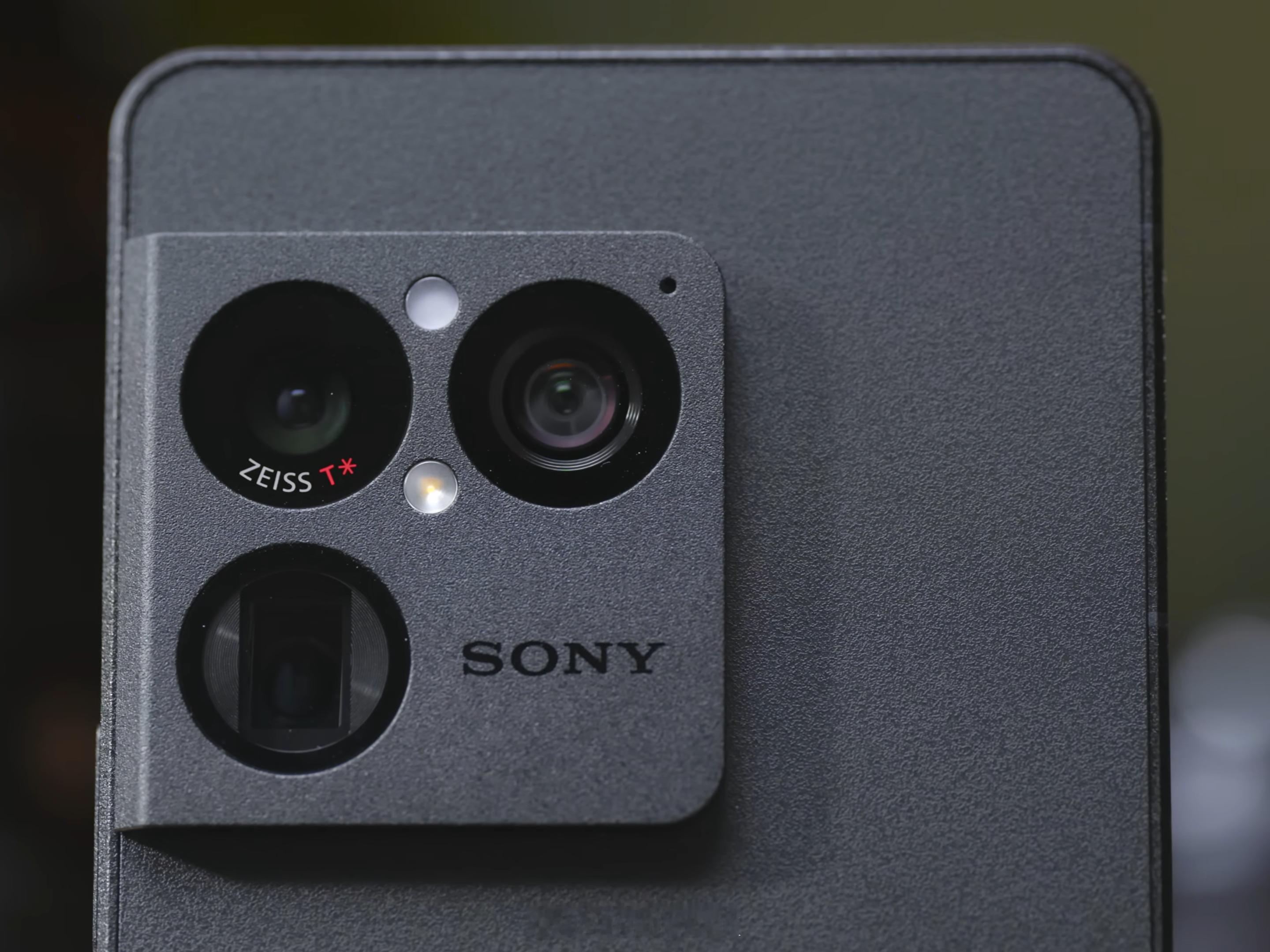 索尼Xperia1VIII太抠门了，依旧只有主摄镜片有AR涂层，长焦和超广