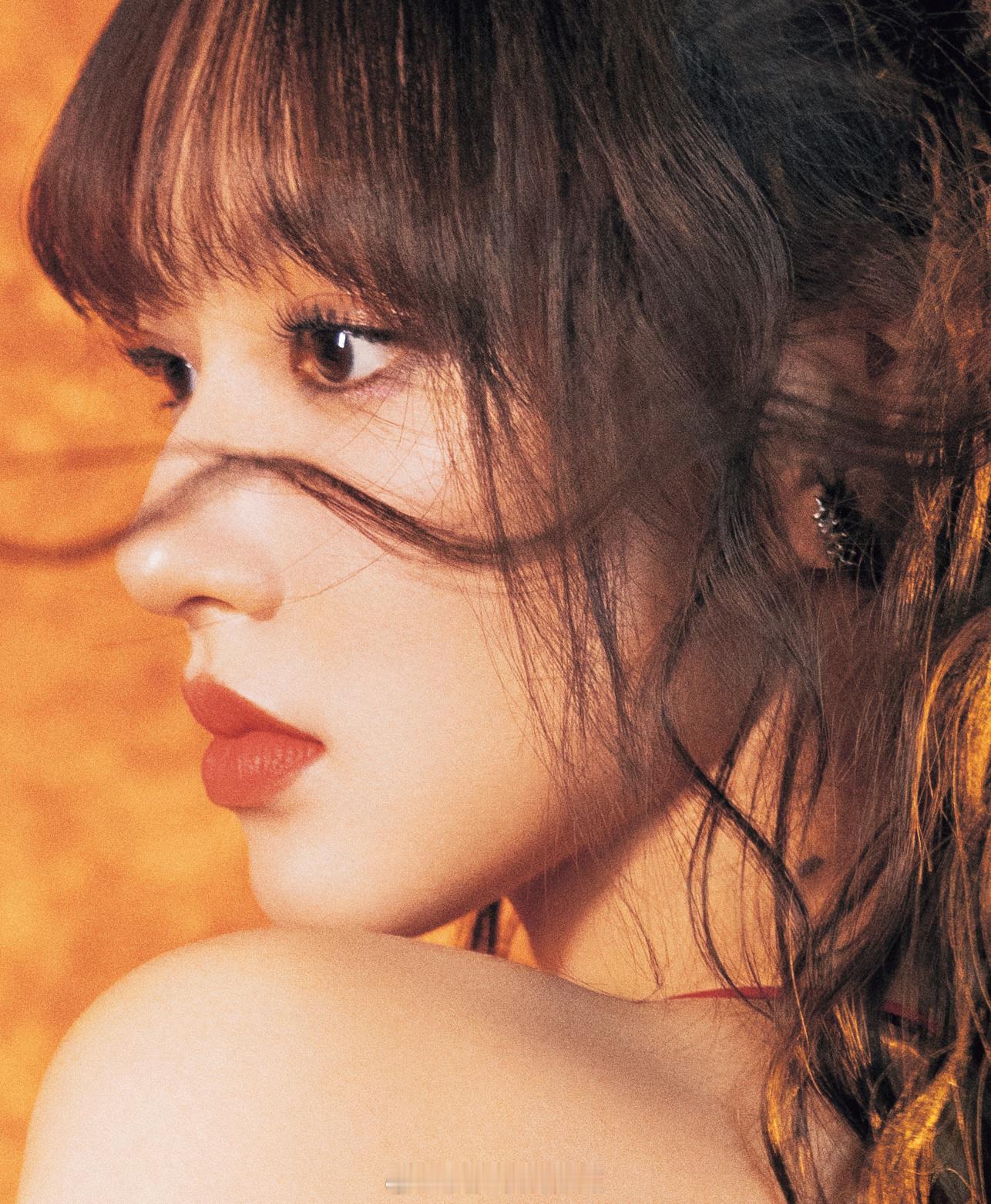 程潇红衣异域风热烈迷人