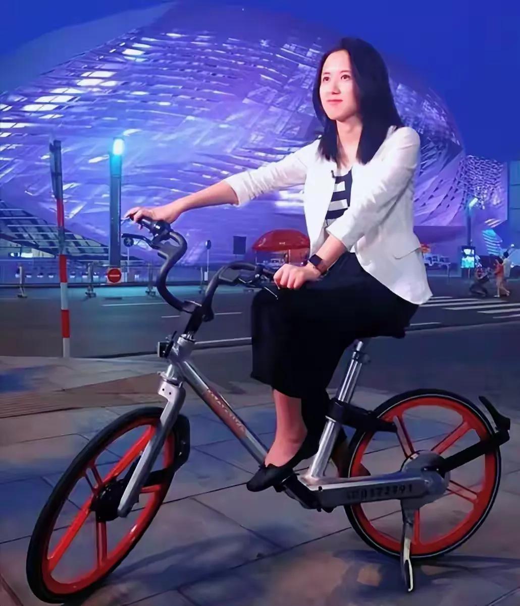 当年380万创立共享单车的胡炜炜，三年之后卖给了美团，卖了十五亿，这个1982年