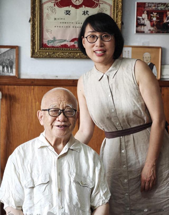 说实话，我觉得王月玲这辈子做的"挺傻"的决定，大概就是26年前去给魏世杰当助