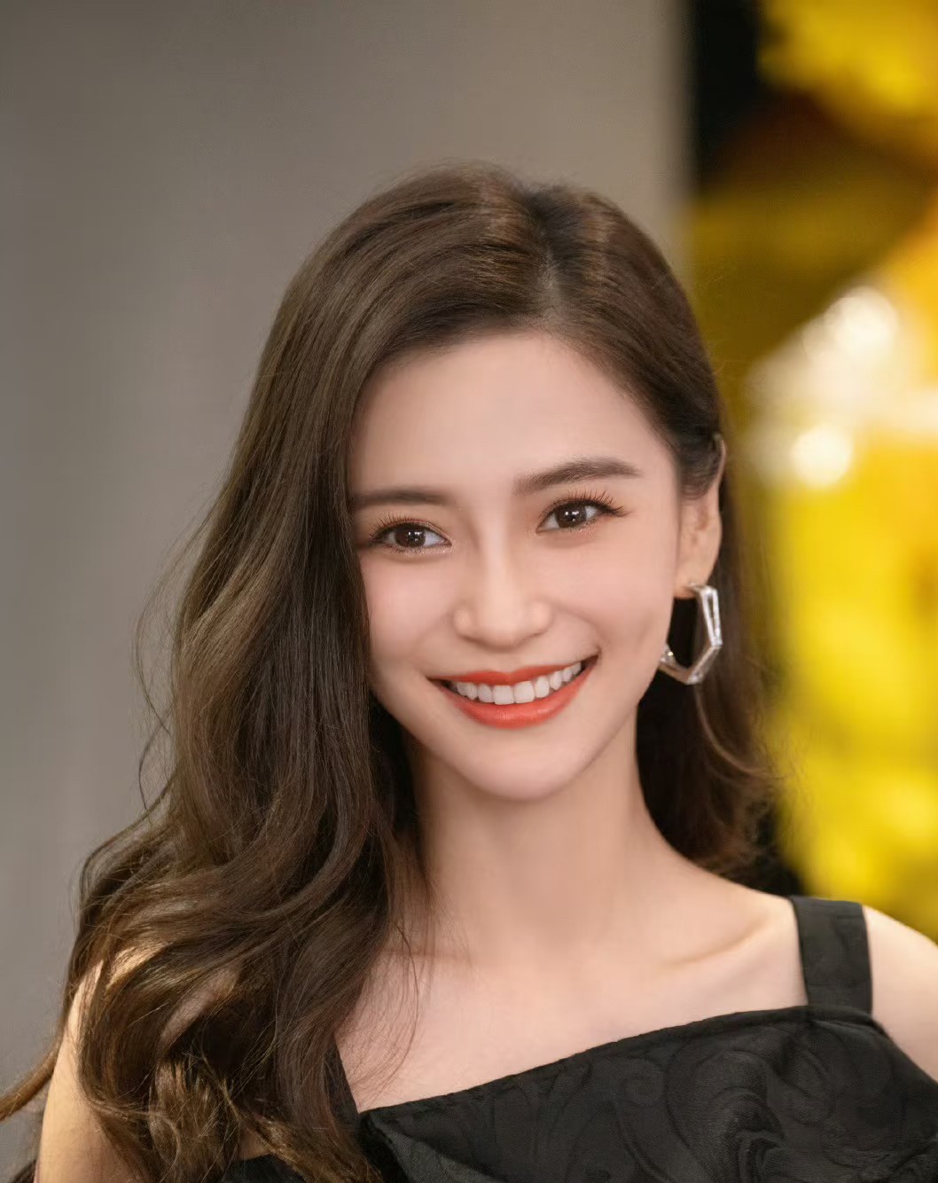 36岁的Angelababy，这张脸的含金量…