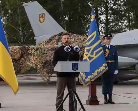 乌克兰太有钱有了！竟然一次就敢齐射4枚“火烈鸟”巡航导弹，对俄罗斯的苏霍伊飞机零