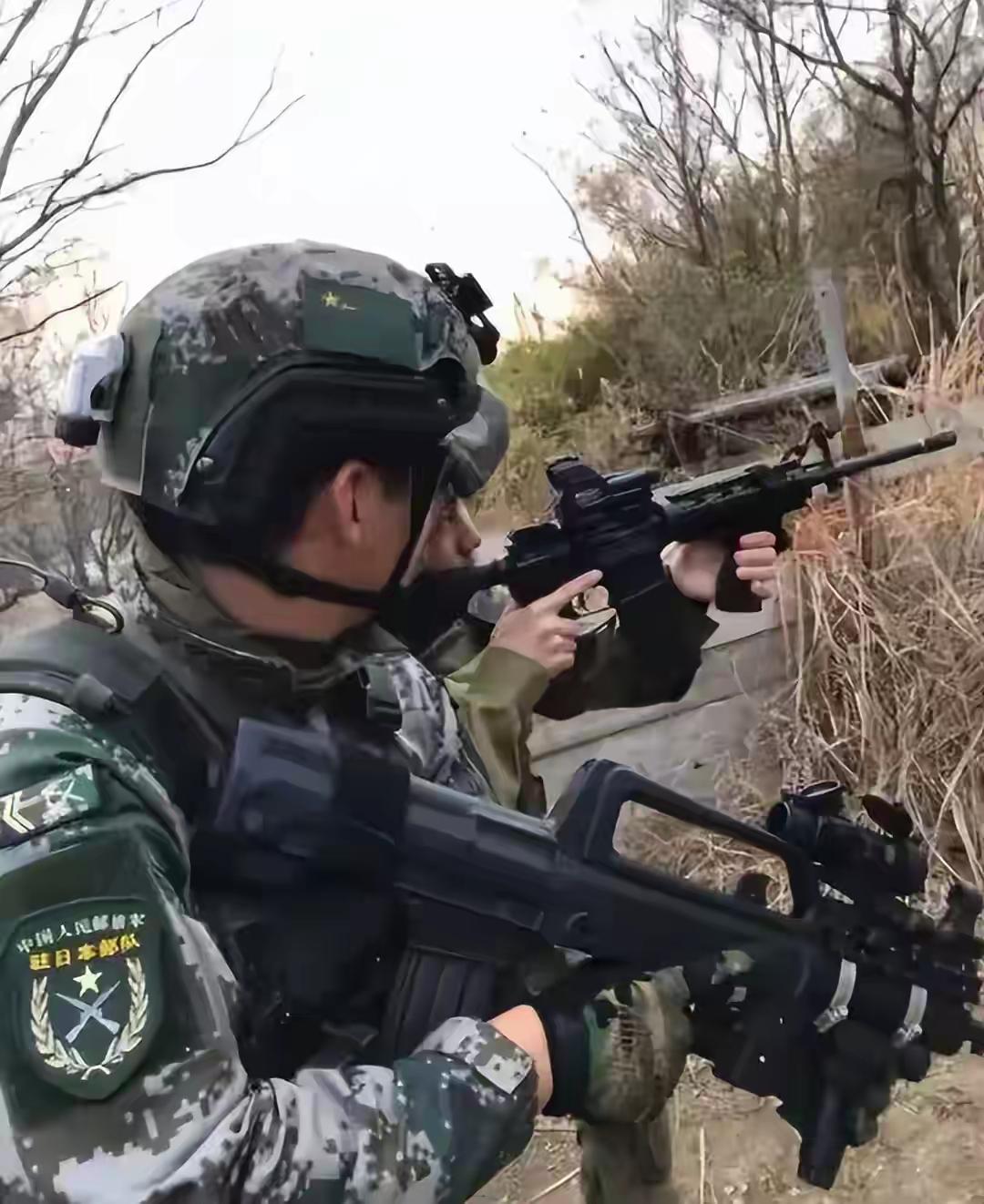 被小日子的军迷搞得哭笑不得，他们从淘宝上买来大量中国军服和仿真武器，打扮成解放军