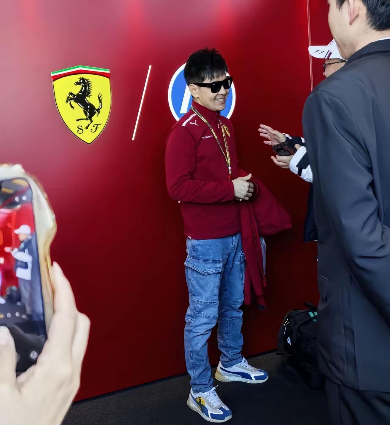 岁月偏心，只绕着他跑[玫瑰]