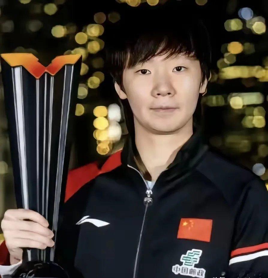 上海体育局这步棋，走得真叫人舒坦。官方正式任命王曼昱，担任乒乓球推广大使，她向来