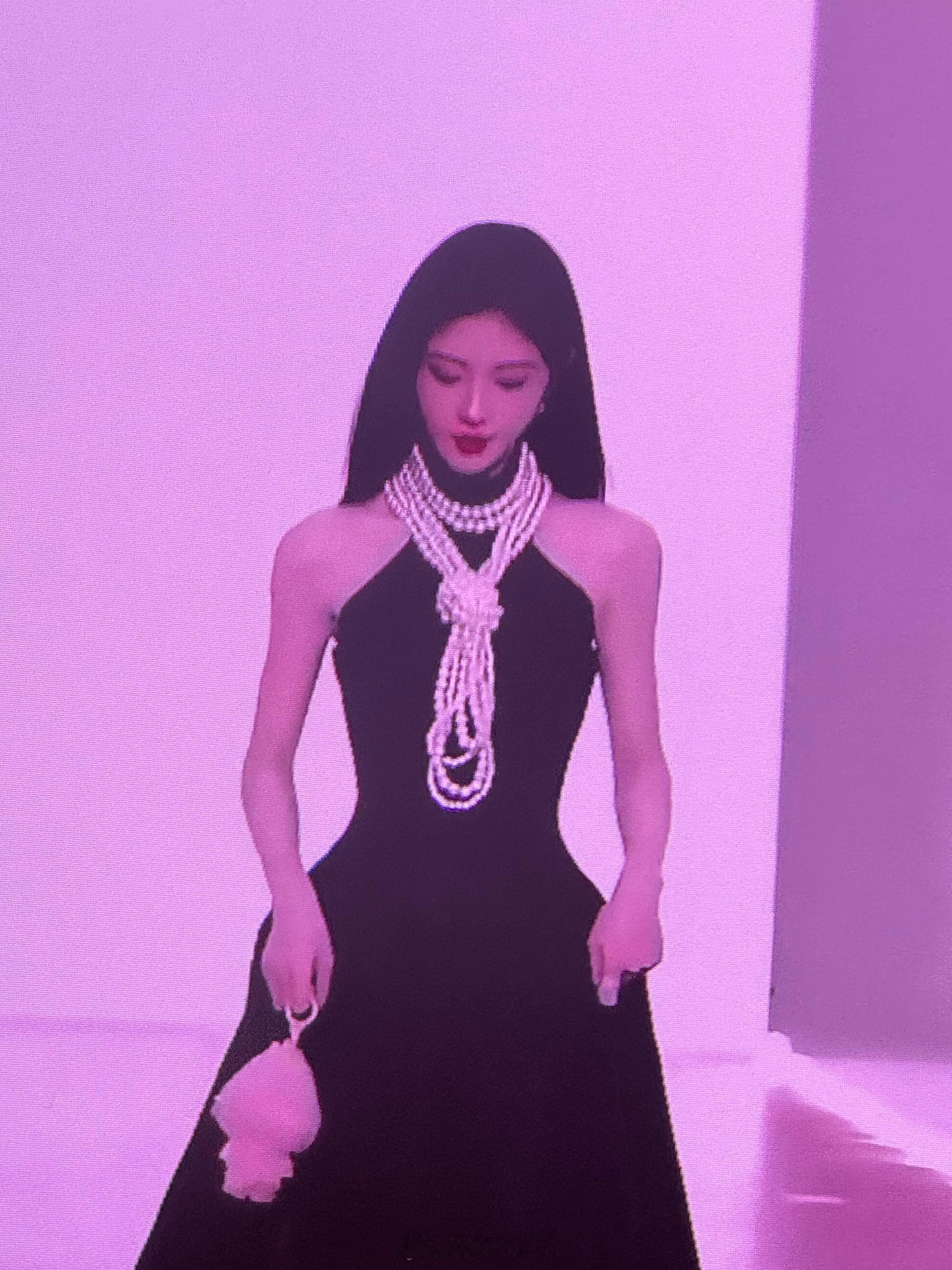 鞠婧祎这个肩膀是咋个回事啊😧