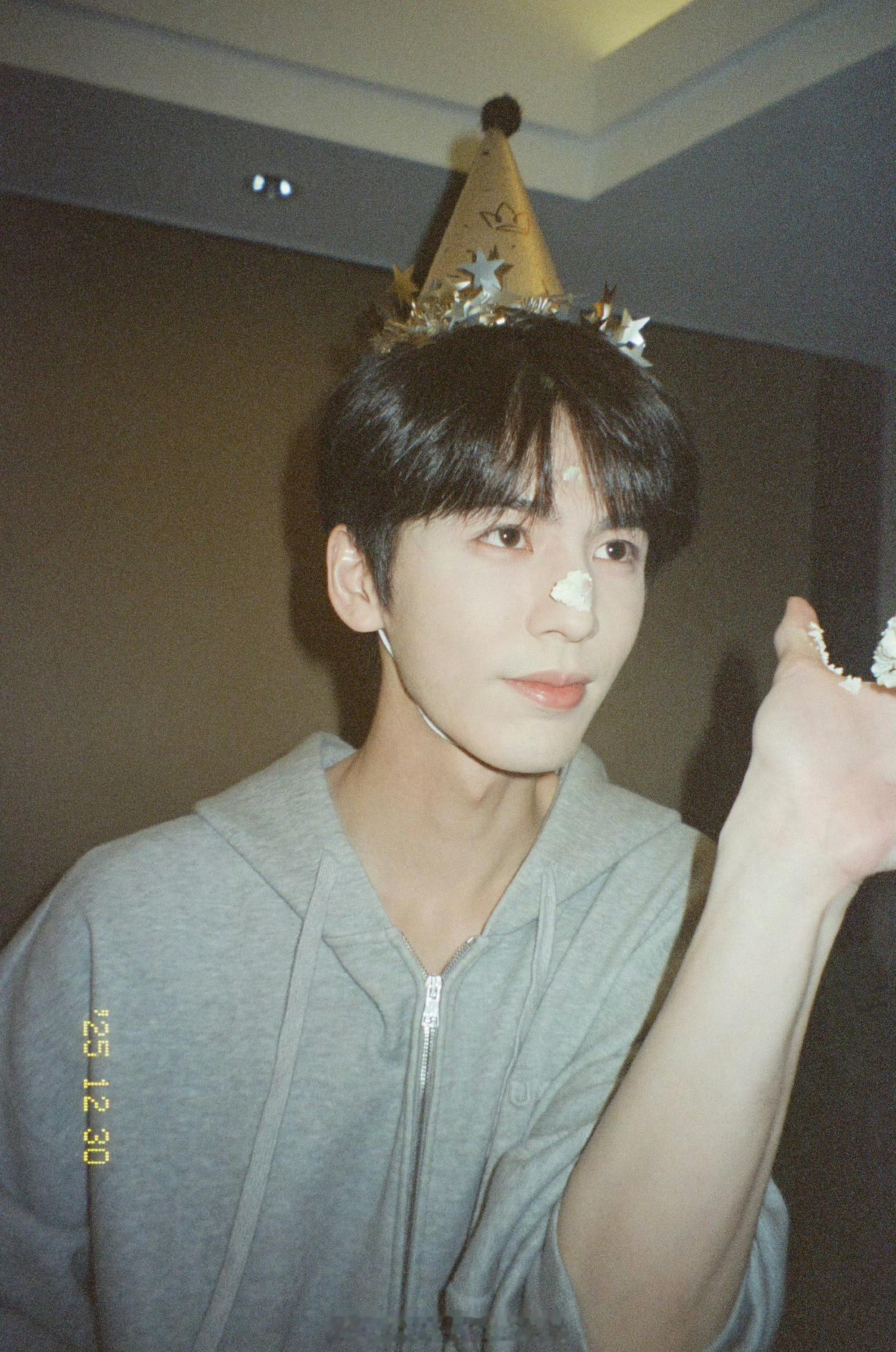 情人节男星营业🈶陈飞宇，邓为，何与，宋威龙，张凌赫，陈星旭，田嘉瑞，梓渝，田栩