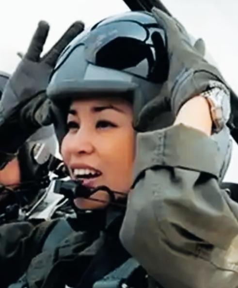 泰国王后苏提达这才是全能型啊！不仅有漂亮的外表和优雅端庄的气质！还有其他方面