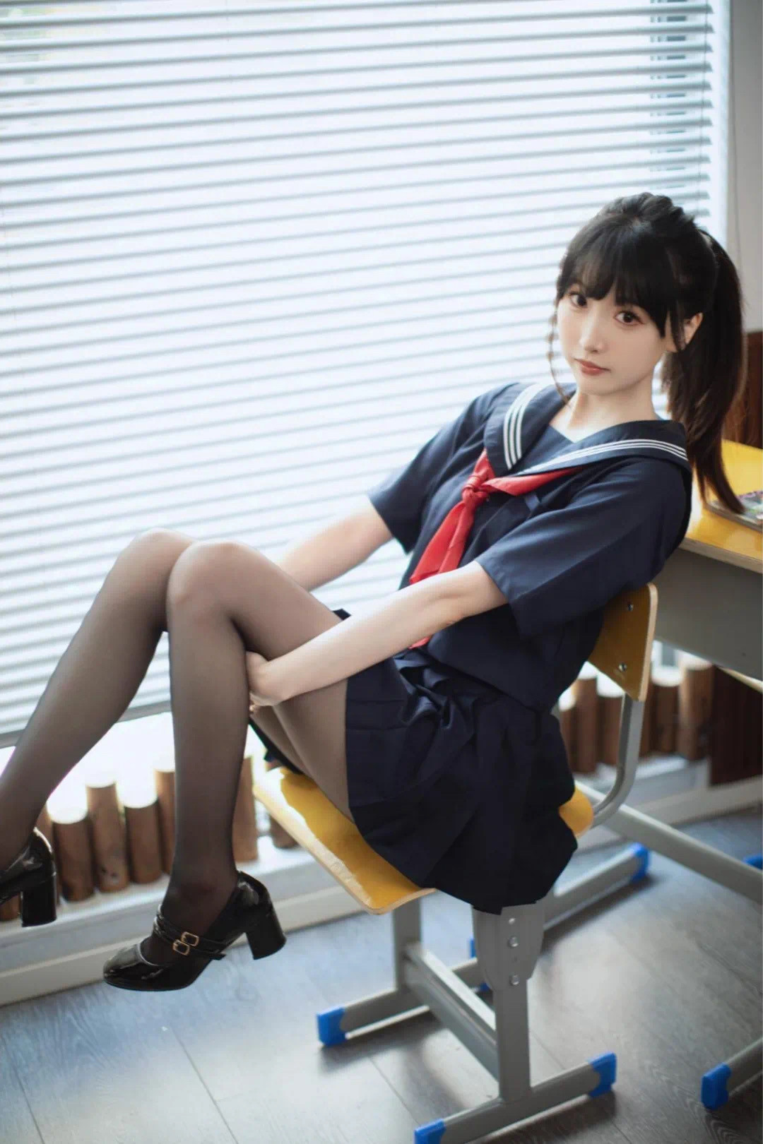 镜头感满分的美女，请收下我的膝盖！