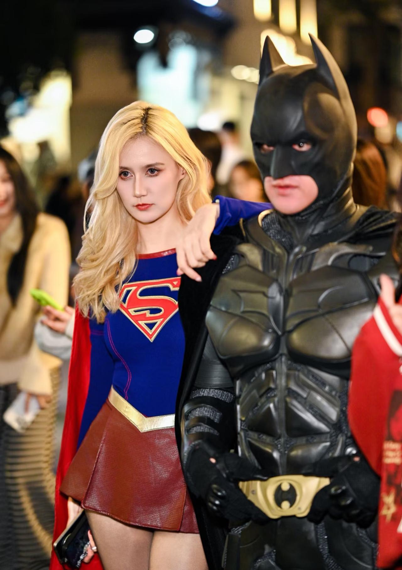 中国年轻人过万圣节这事儿，争议还挺大。有人指责是崇洋媚外，其实不能一竿子打死。崇