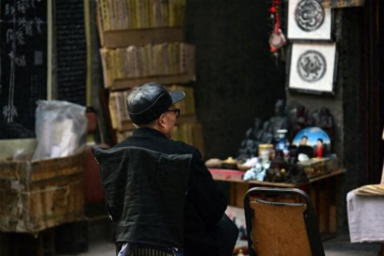 “老人味”的祸首被揪出！医生提醒：55岁后要少碰，老了或也没味年龄一过中年就