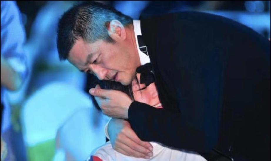 看一个男人值不值得嫁，先别看他给你什么。去看看他怎么对待“别人的孩子”。李亚