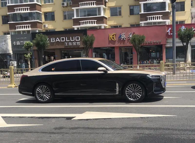 红旗这国产车，我还挺喜欢的。就说红旗H9，在30-50万中大型豪华轿车里，它