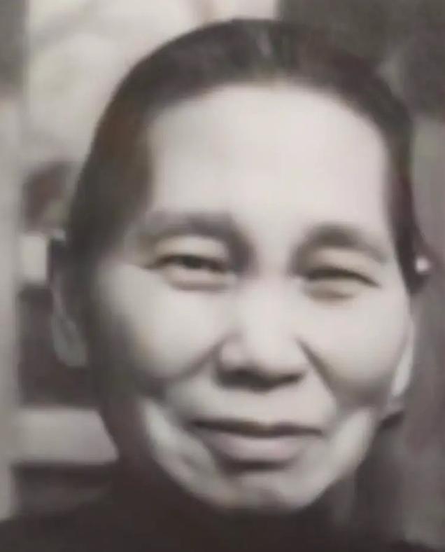 1903年，梁启超与陪嫁丫鬟发生了亲密的行为，完事后，留下了一句：“你就是个伺候