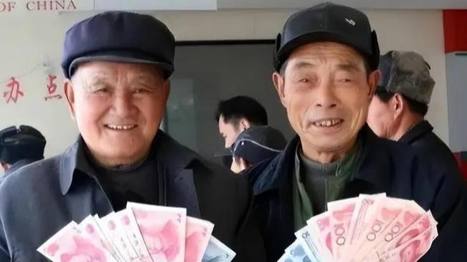 60岁以后, 退休金达到“这个数”, 你就已经很优秀了, 别不相信!