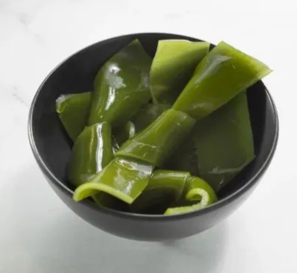 每天一条冷知识海带中富含海藻酸等多糖类物质，煮的时候会溶出黏稠胶质，容易粘锅。