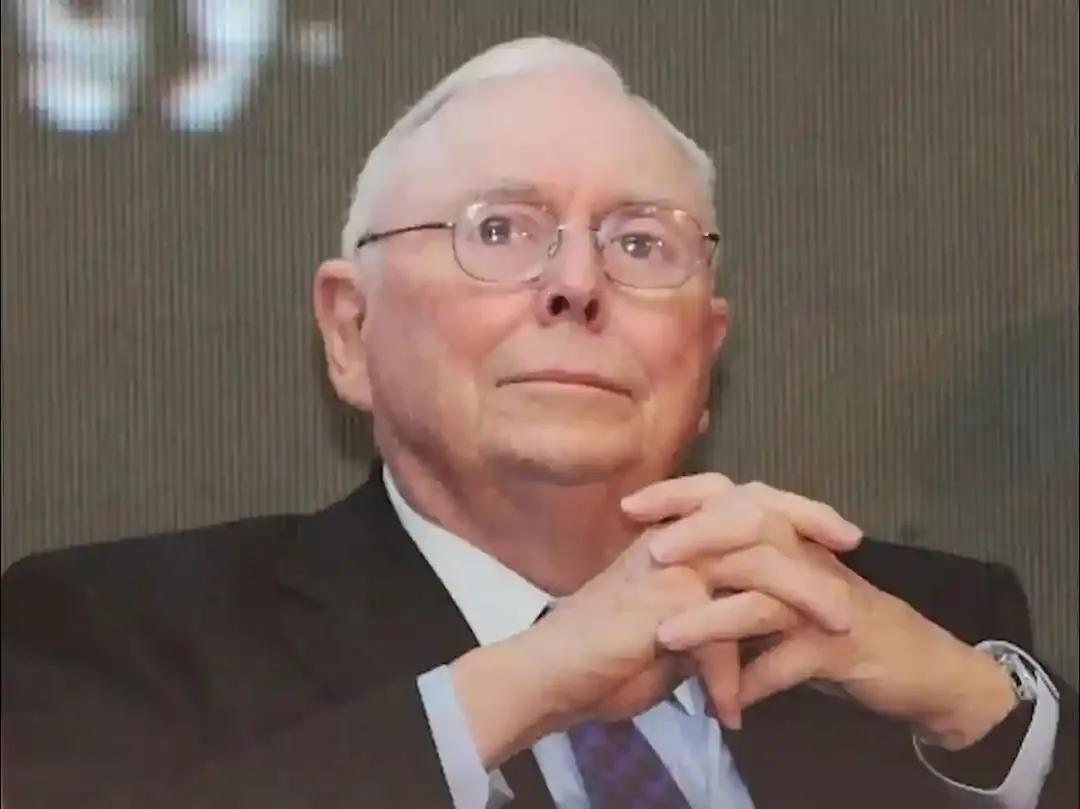 查理·芒格在多次演讲中提到，他一生经历过多轮降息周期，其中最令人惋惜的并非普通投