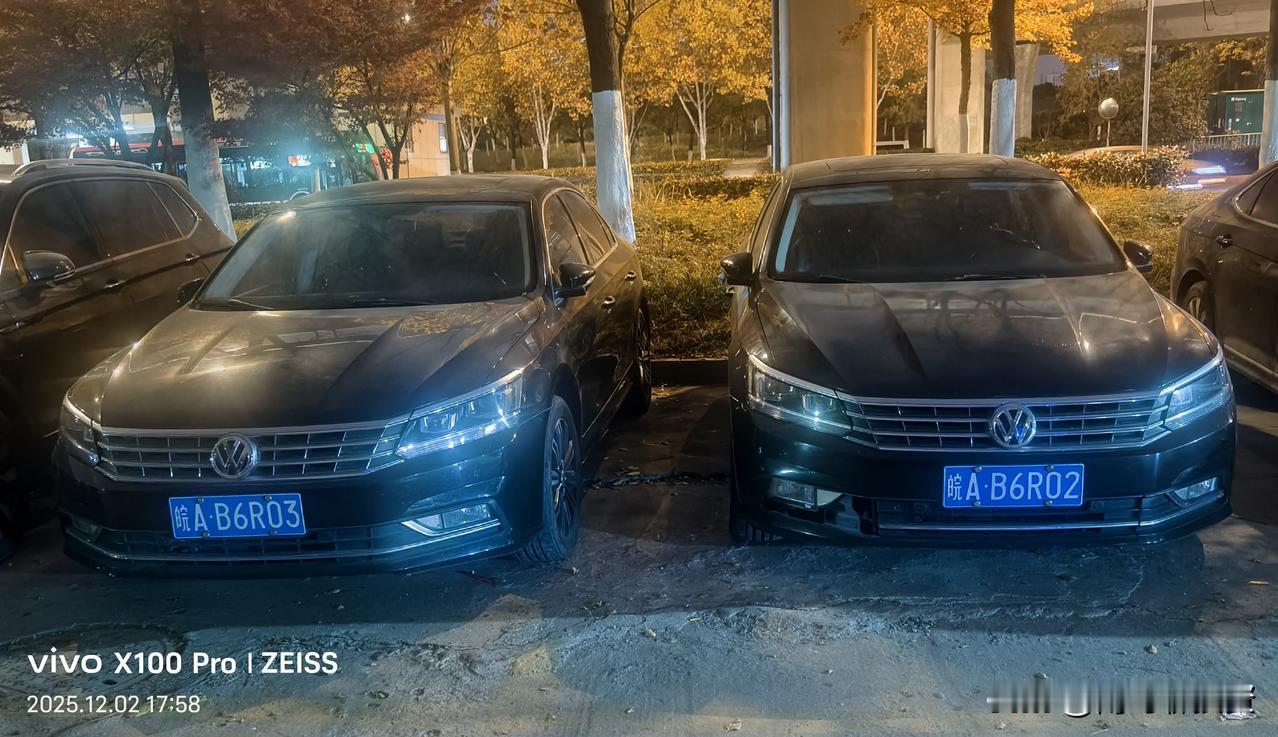 大家有没有发现什么不一样的，怎么会有两辆双胞胎车[呲牙笑][呲牙笑]