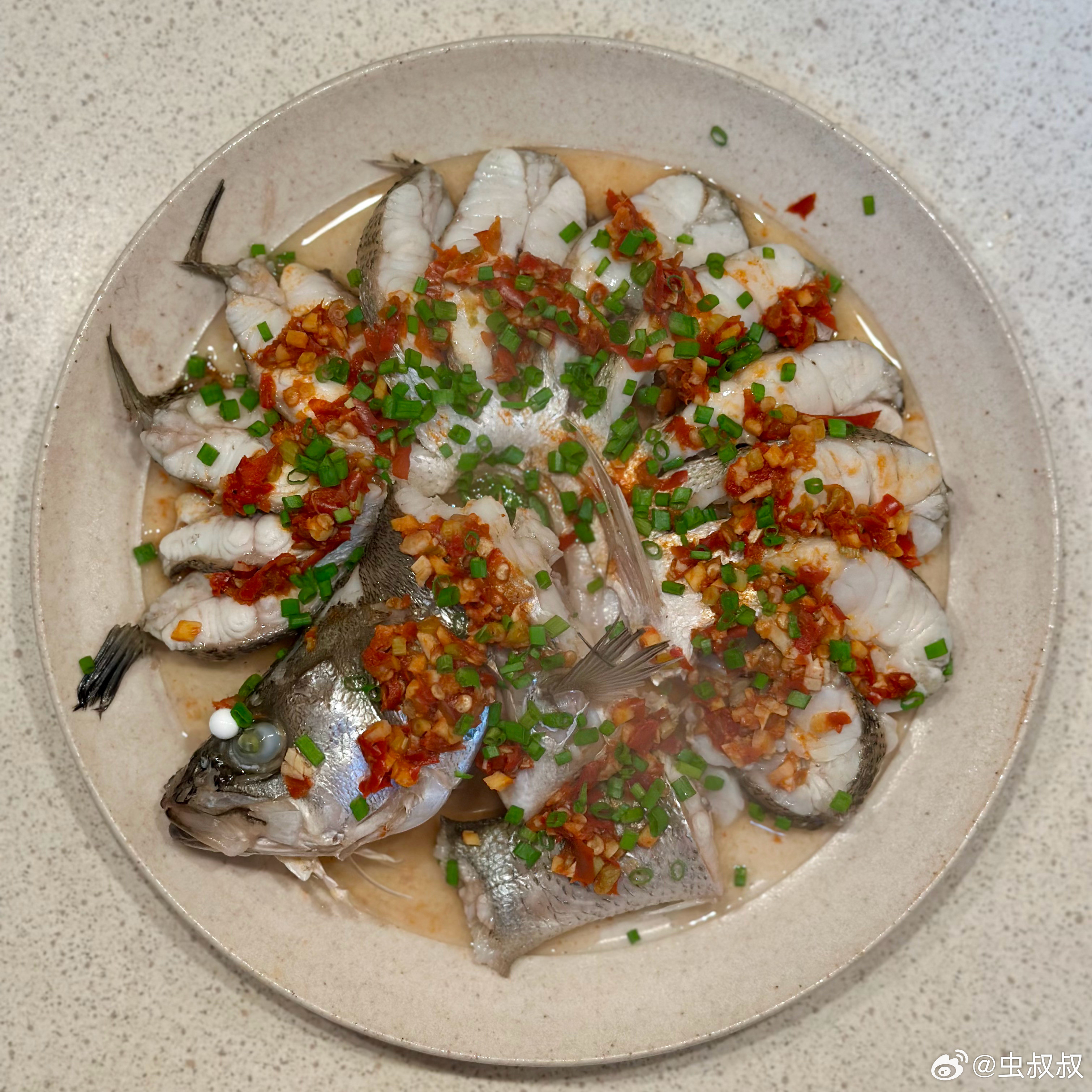 晚餐。蒸海鲈鱼，炒鱿鱼，烤南瓜和玉米。海鲈鱼太长了，整条蒸锅放不下，就给它改刀做