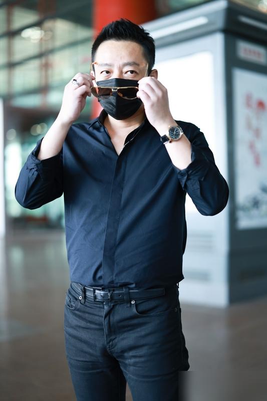 700多张飞台北的登机牌砸在桌上没留住前妻的命，转头现任妻子就在产房里给他生下7