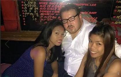 两外籍男子印尼袭击美甲店被游街两外籍男子印尼吃霸王餐还打店员，游街示众这波操作太