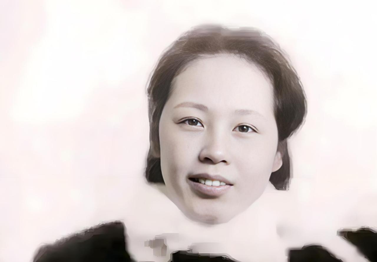 1949年新中国成立，刘伯承得知老家原配妻子还在世，半生独居度日、家境清贫，心里