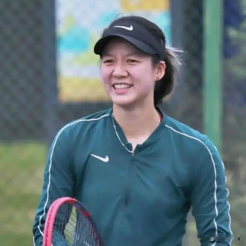 中国女子网球选手郑妩双在阿联酋🇦🇪富吉拉进行的W100级别的挑战赛比赛中，首