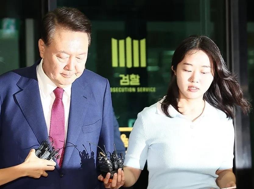 尹锡悦逮捕令申请背后：特别检察组的雷霆行动与深层考量6日韩国特别检察组在启动调