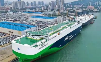 美国之所以决定暂停对中国打关税战，一是因为美国无法通过加征关税迫使中国屈服，二是