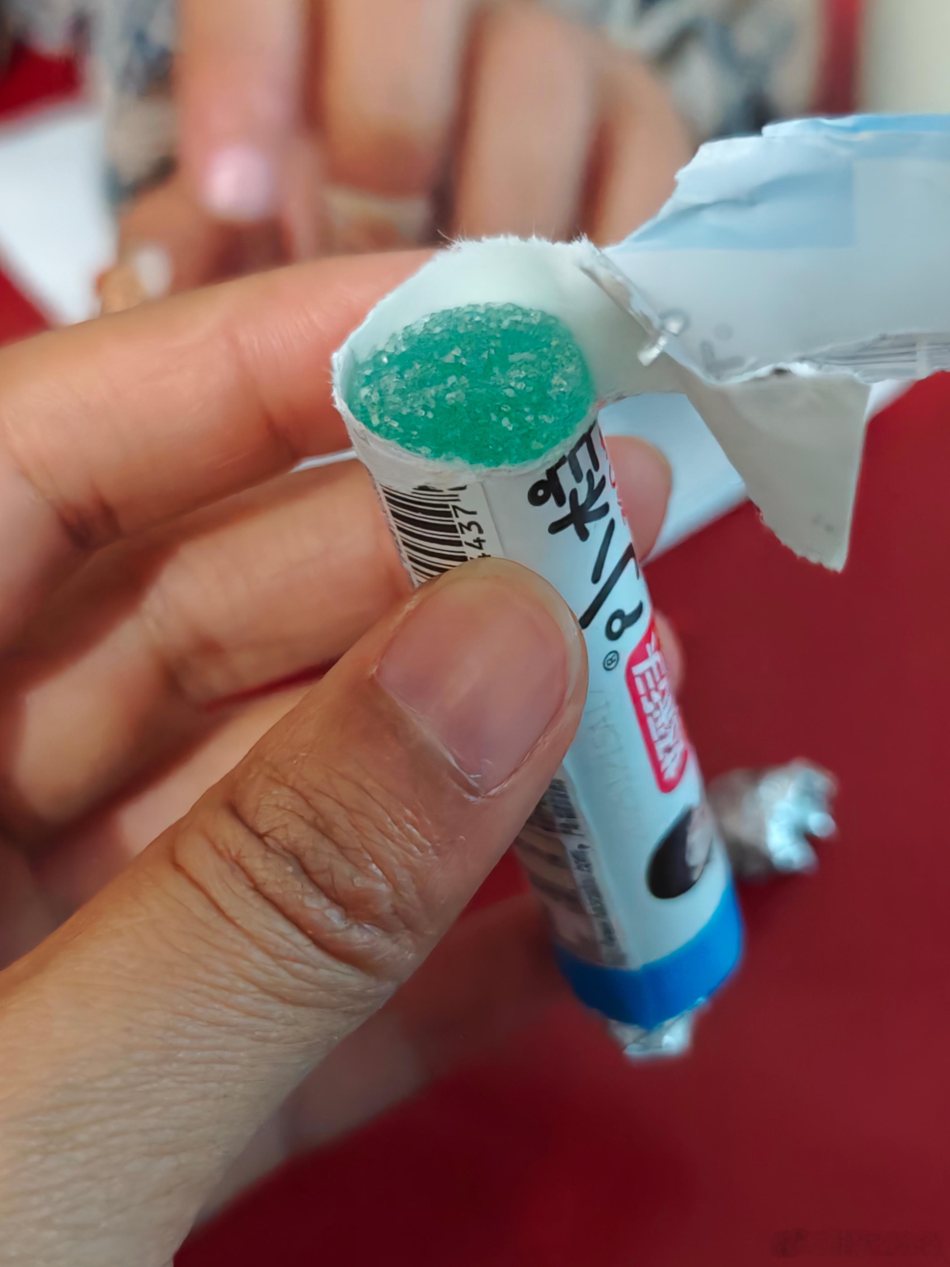 这个糖不知道大家还有没有印象，小时候觉得好贵总舍不得买