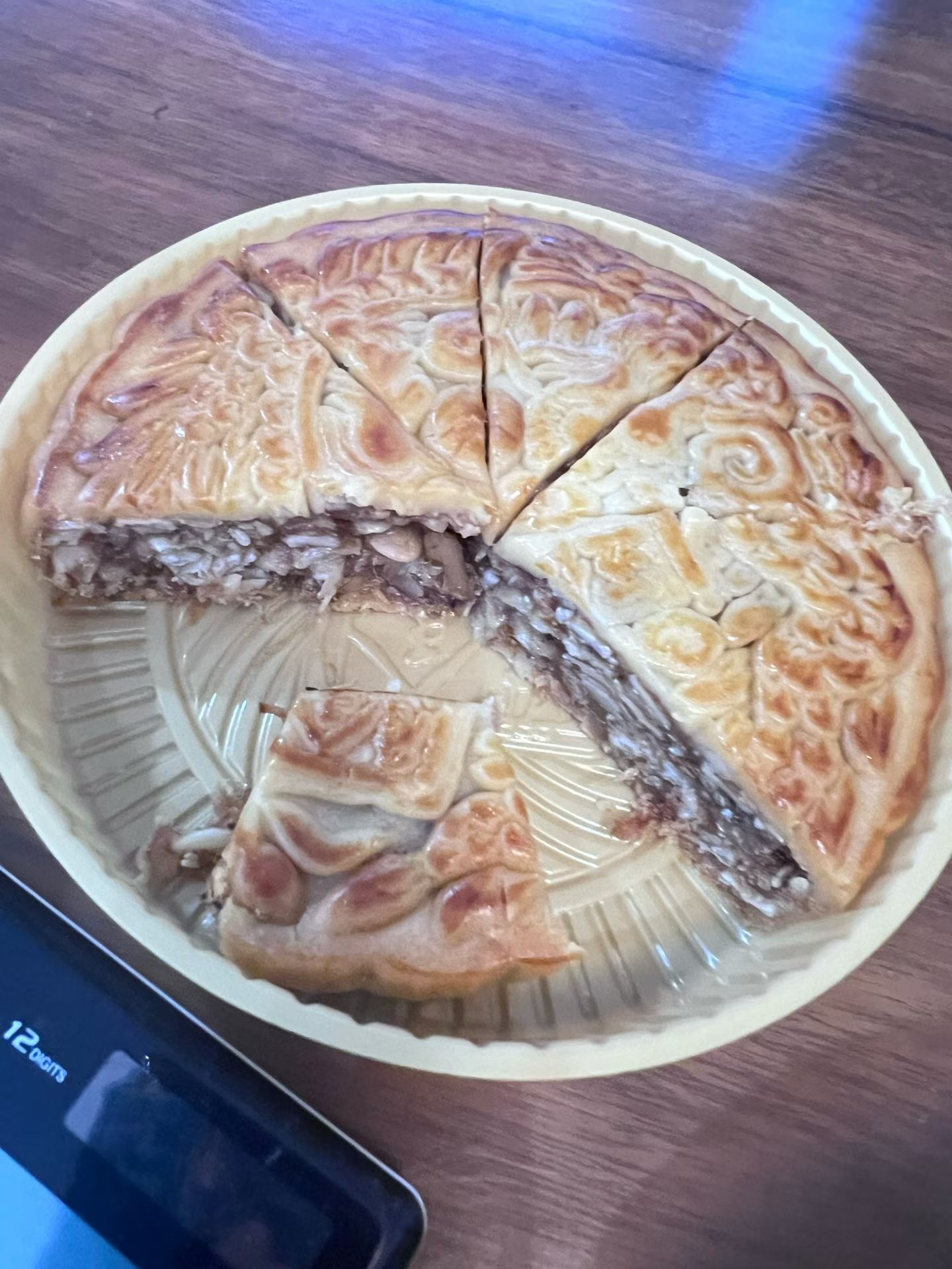 100块钱的一个月饼还是五仁的[笑着哭]​​​