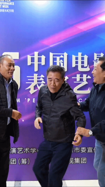 陈宝国陈叔站C位居然如此诚惶诚恐？陈叔站C位不是实至名归吗？看陈叔为难成这样，有
