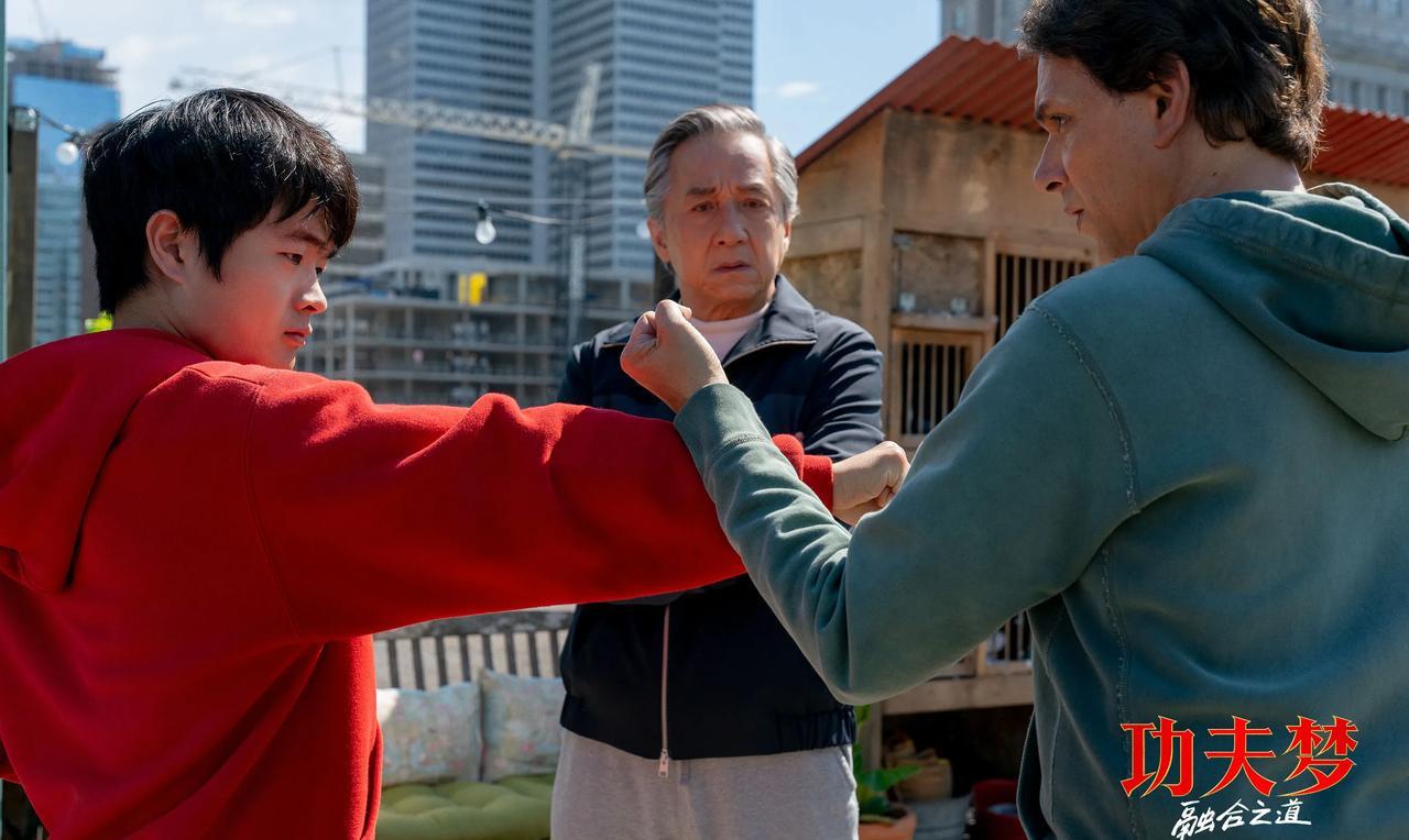 重磅回归！71岁成龙再演“平底锅战神”，中日美武学碰撞燃爆暑期档！千呼万唤始出