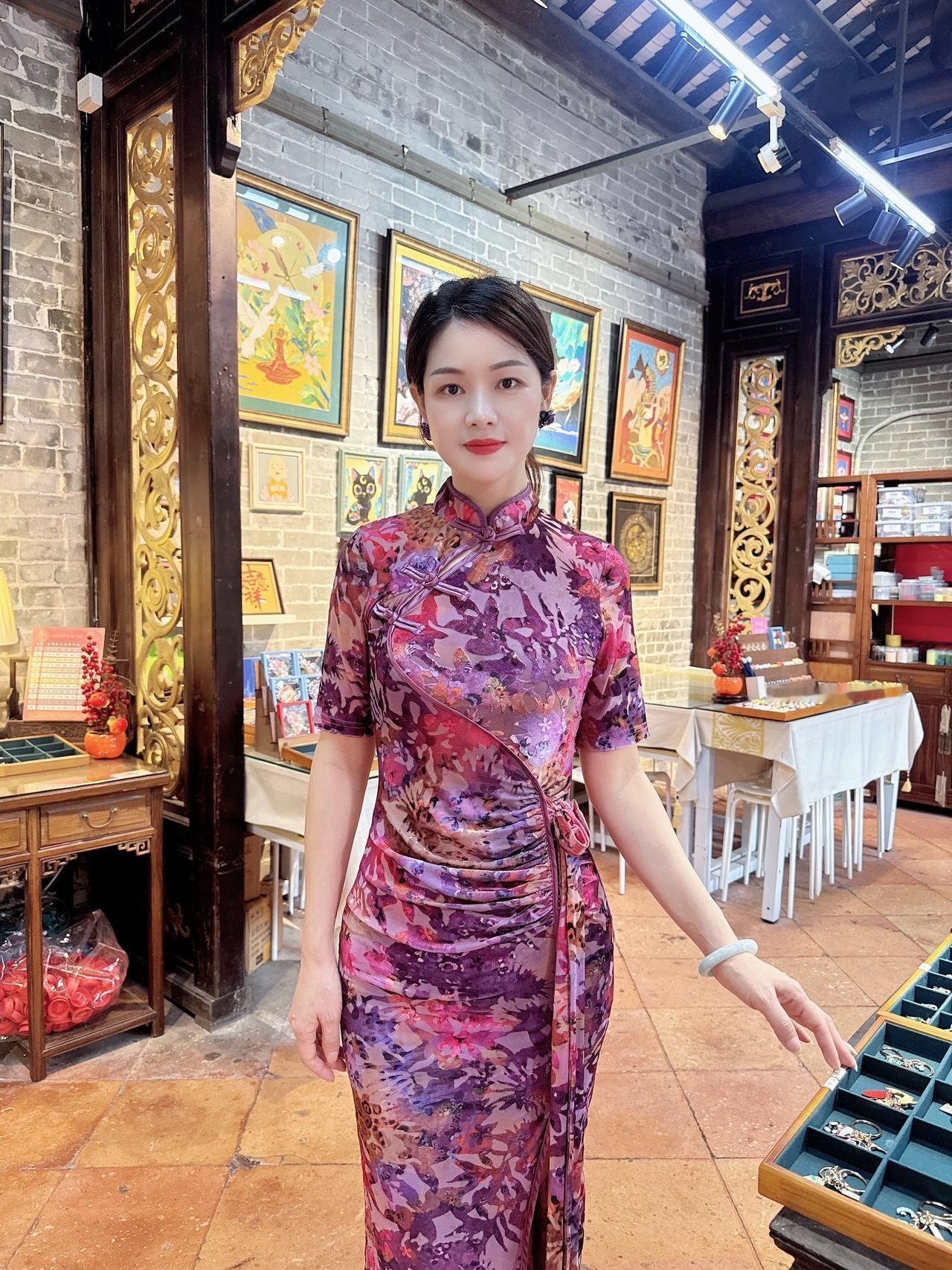 生活不是缺少美，而是缺少发现美的眼睛；热爱生活，生活才会以热爱回报你。新中式服